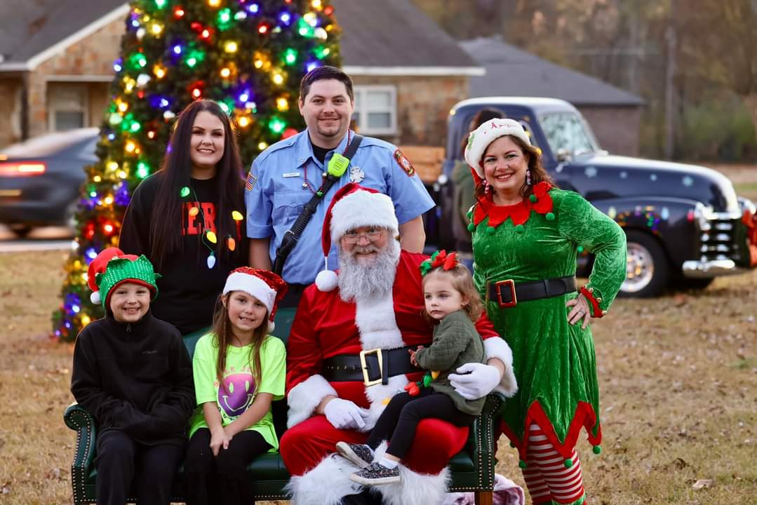 Family pictures with Santa and elf helper